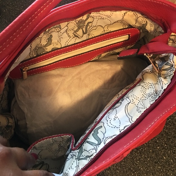 Red tote - Picture 4 of 4