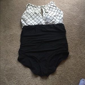 Plus size keyhole bathing suit