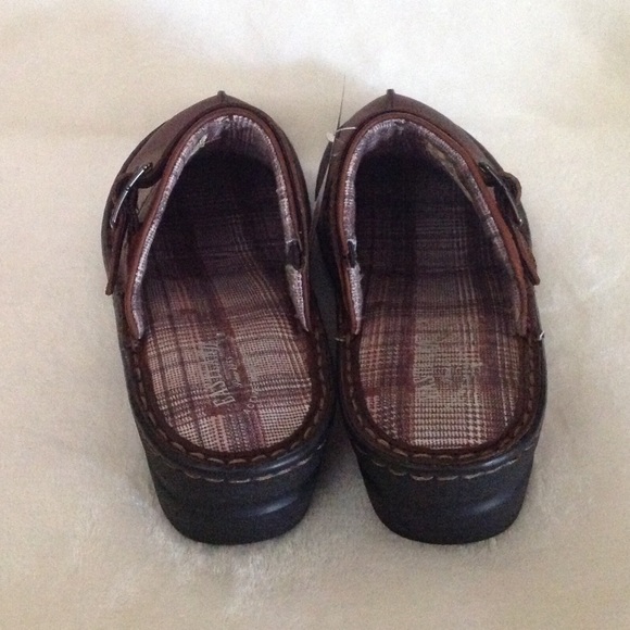 eastland mae women's clogs