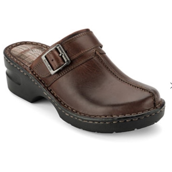 eastland mae clog