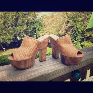 Lui Chiny platform sandals
