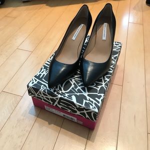 🎉 NWT DVF Olee Black heels Size 8.5