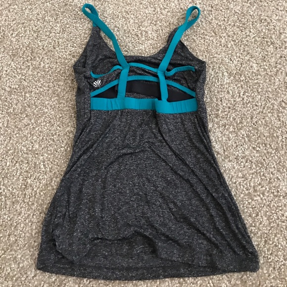 Workout top - Picture 2 of 2