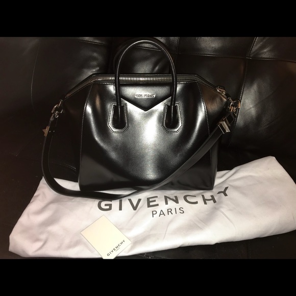 Givenchy Handbags - Givenchy Purse