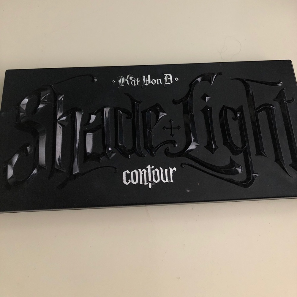 Kate von D shade + light contour