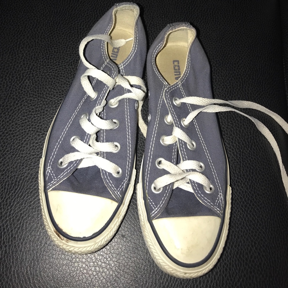 Navy blue converse