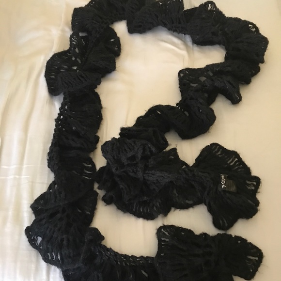 Black Betsey Johnson holiday scarf - Picture 1 of 2