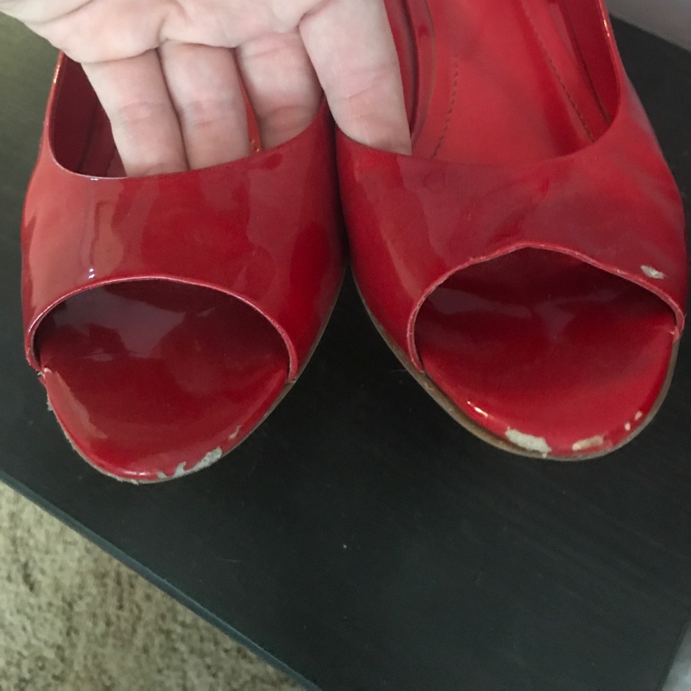 Red platforms - Picture 2 of 5