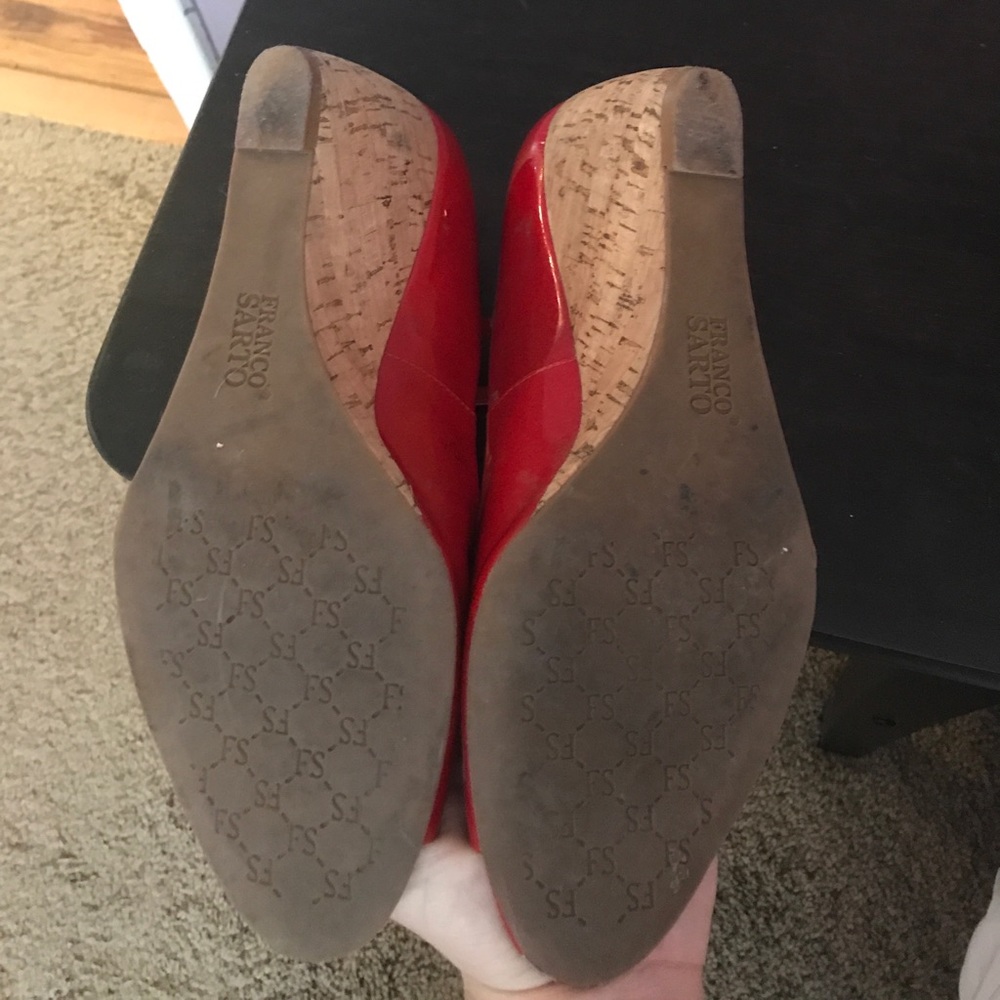 Red platforms - Picture 3 of 5