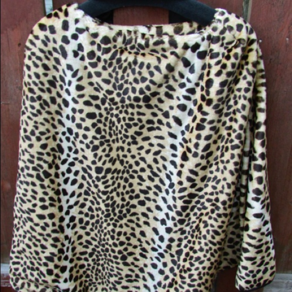 A faux fur styled coat/poncho with belt - Picture 2 of 2
