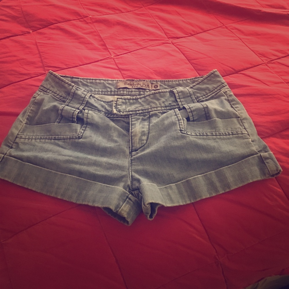 Super cute jean/denim shorts. Sz 5. Run small.