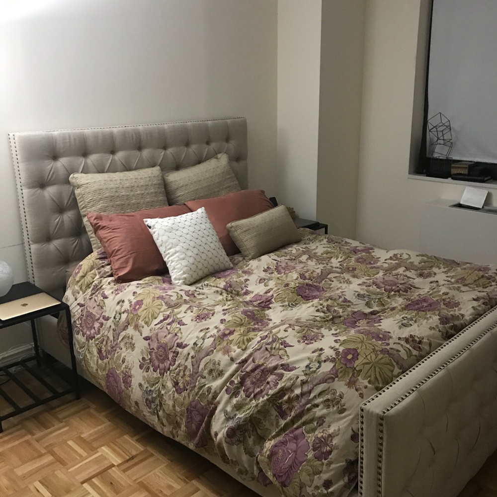 BED SHEETS AND PILLOWS - Picture 2 of 2