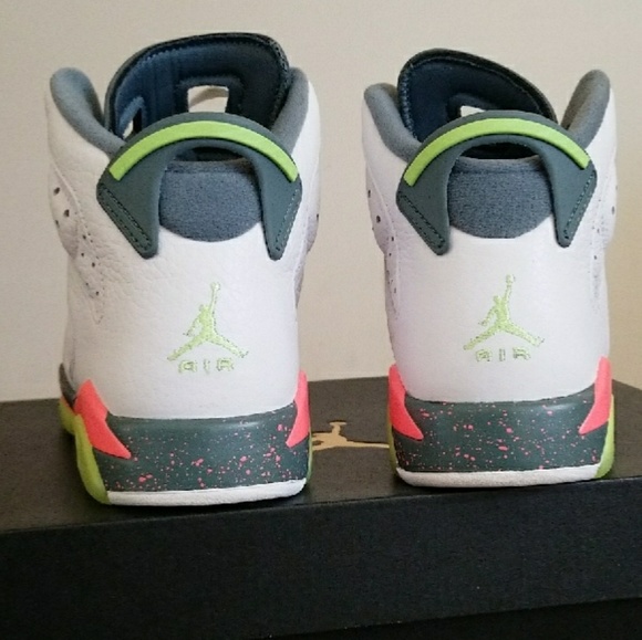 Athletic_Shoes