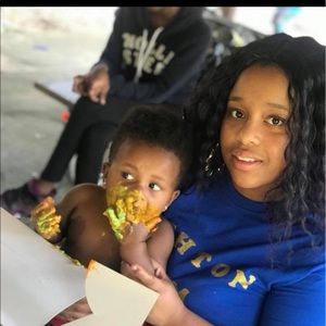 Meet your Posher, Alexis