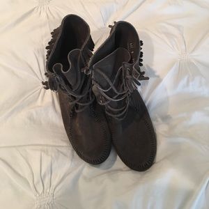 Size 9 Minnetonka Grey Moccasin Booties