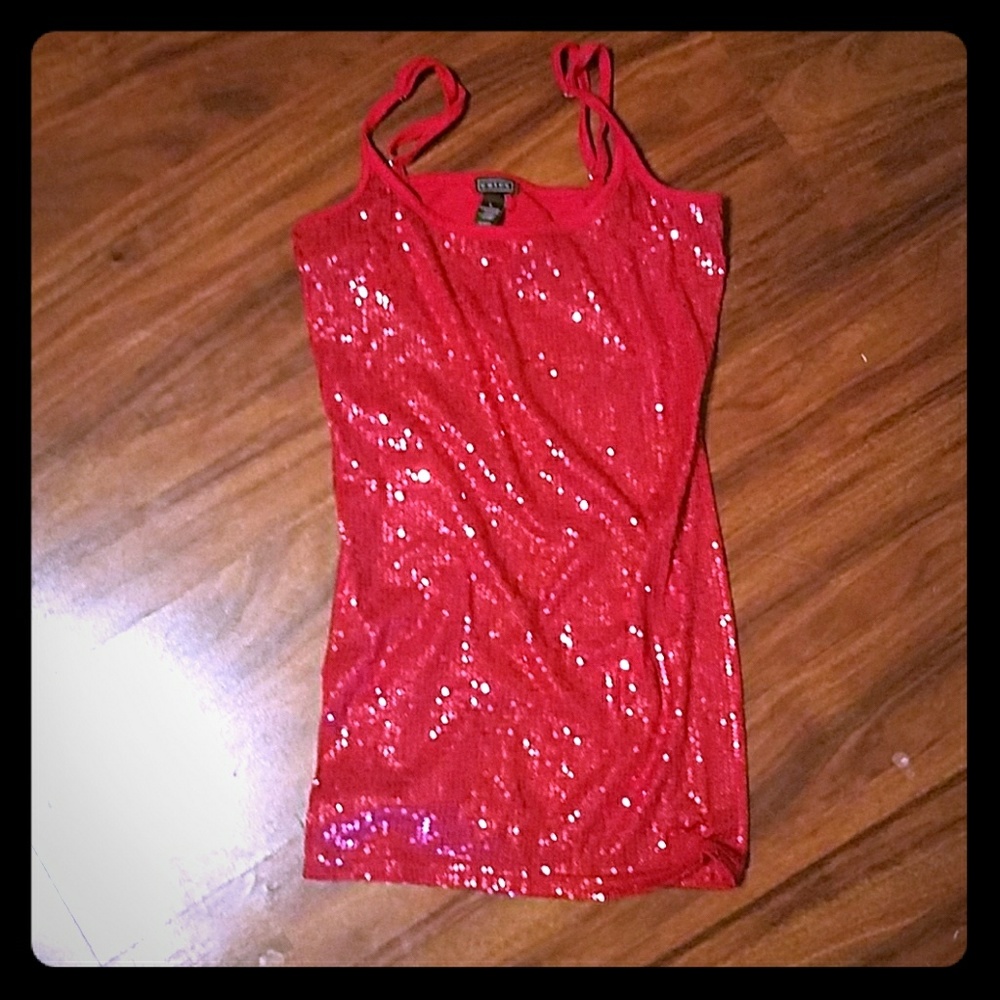 !Absolutely!!! stunning red sequined Cami