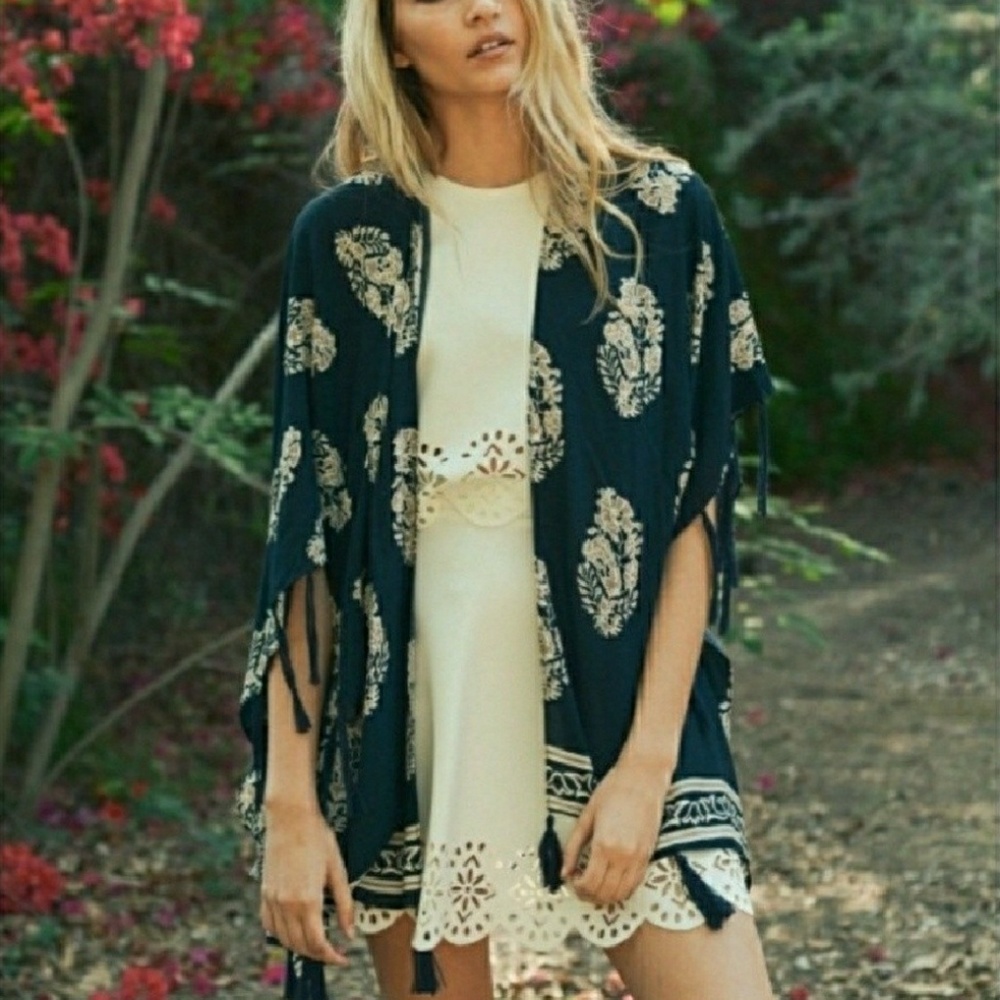 1 LEFT🍂HOST PICK🍂Boho Leaf Stamp Tassled Kimono - Picture 3 of 8