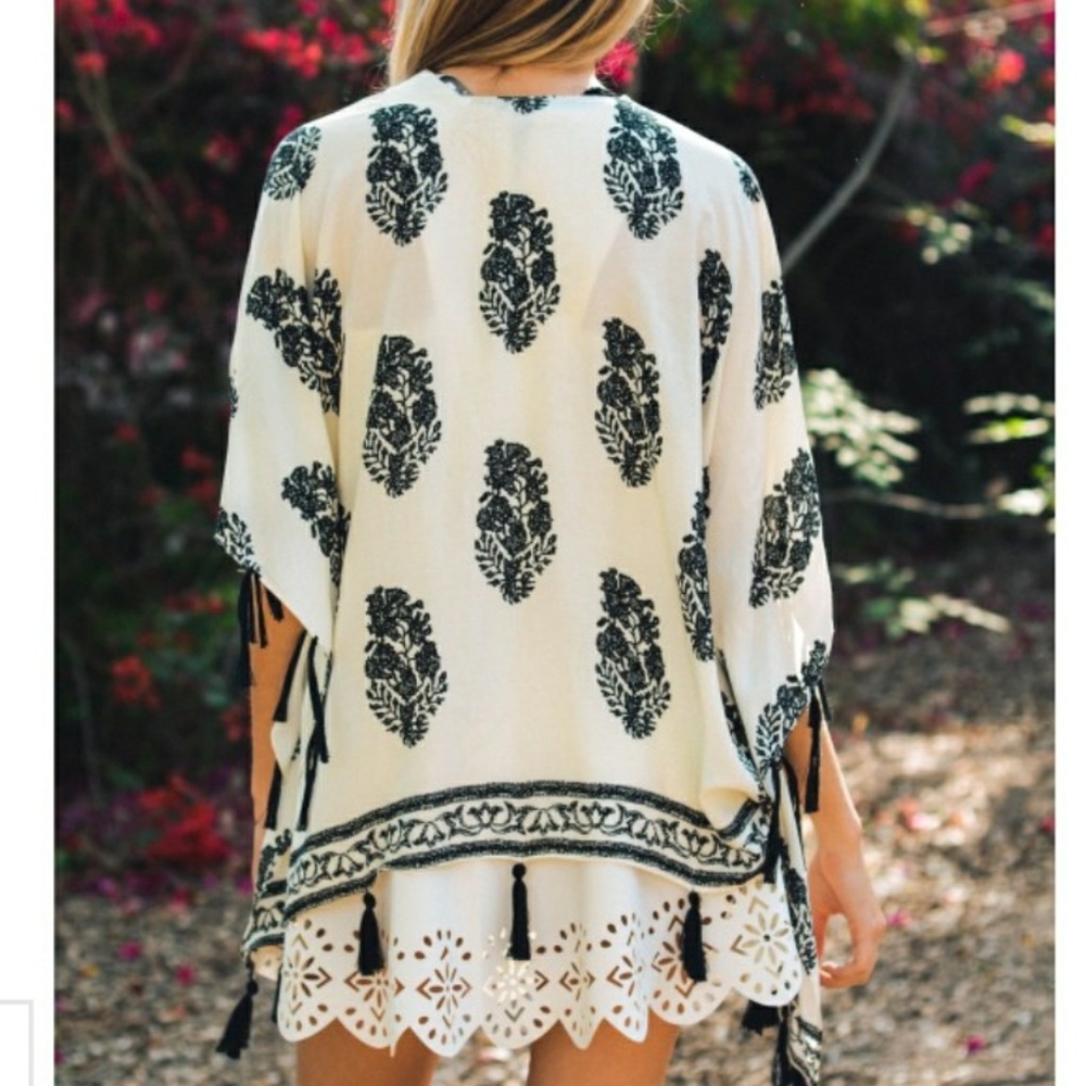 1 LEFT🍂HOST PICK🍂Boho Leaf Stamp Tassled Kimono - Picture 6 of 8