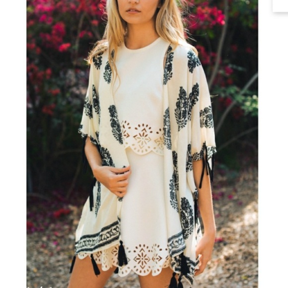 1 LEFT🍂HOST PICK🍂Boho Leaf Stamp Tassled Kimono - Picture 5 of 8