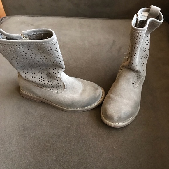 Hanna Andersson Other - Hanna Andersson tan suede boots, size 11