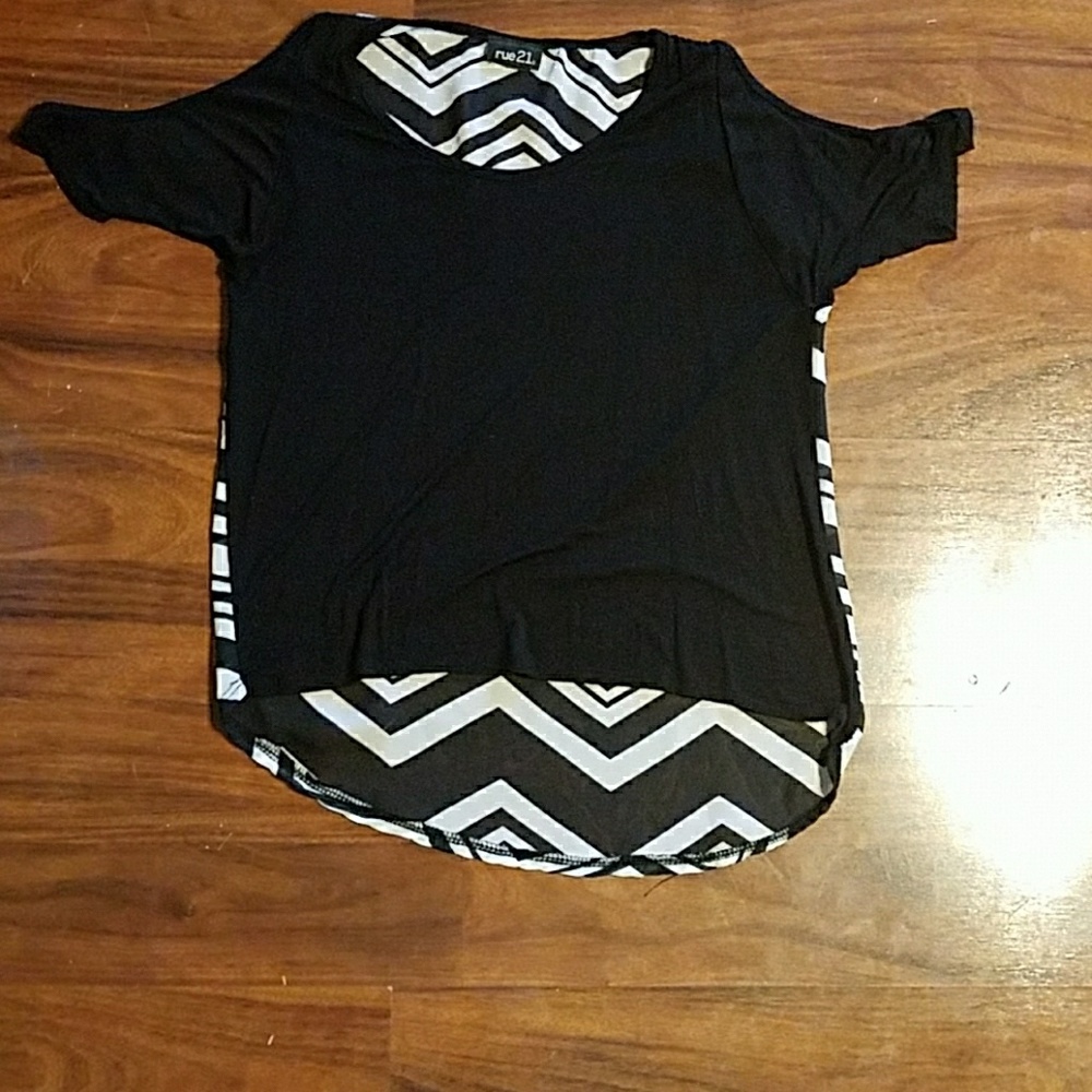 ! Stunning short sleeve shoulderless shirt