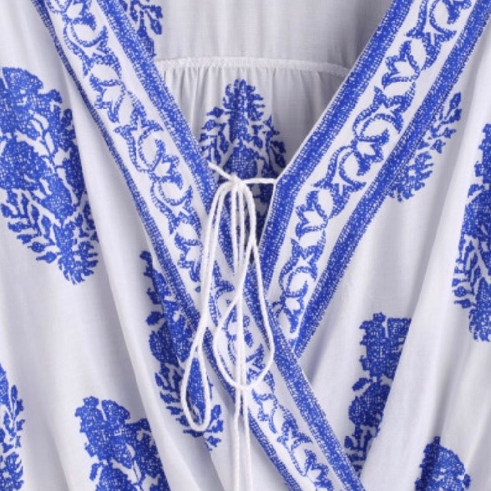 SOLD LOCALLY NWT Boho pullover tassel-tie wrap top - Picture 3 of 6