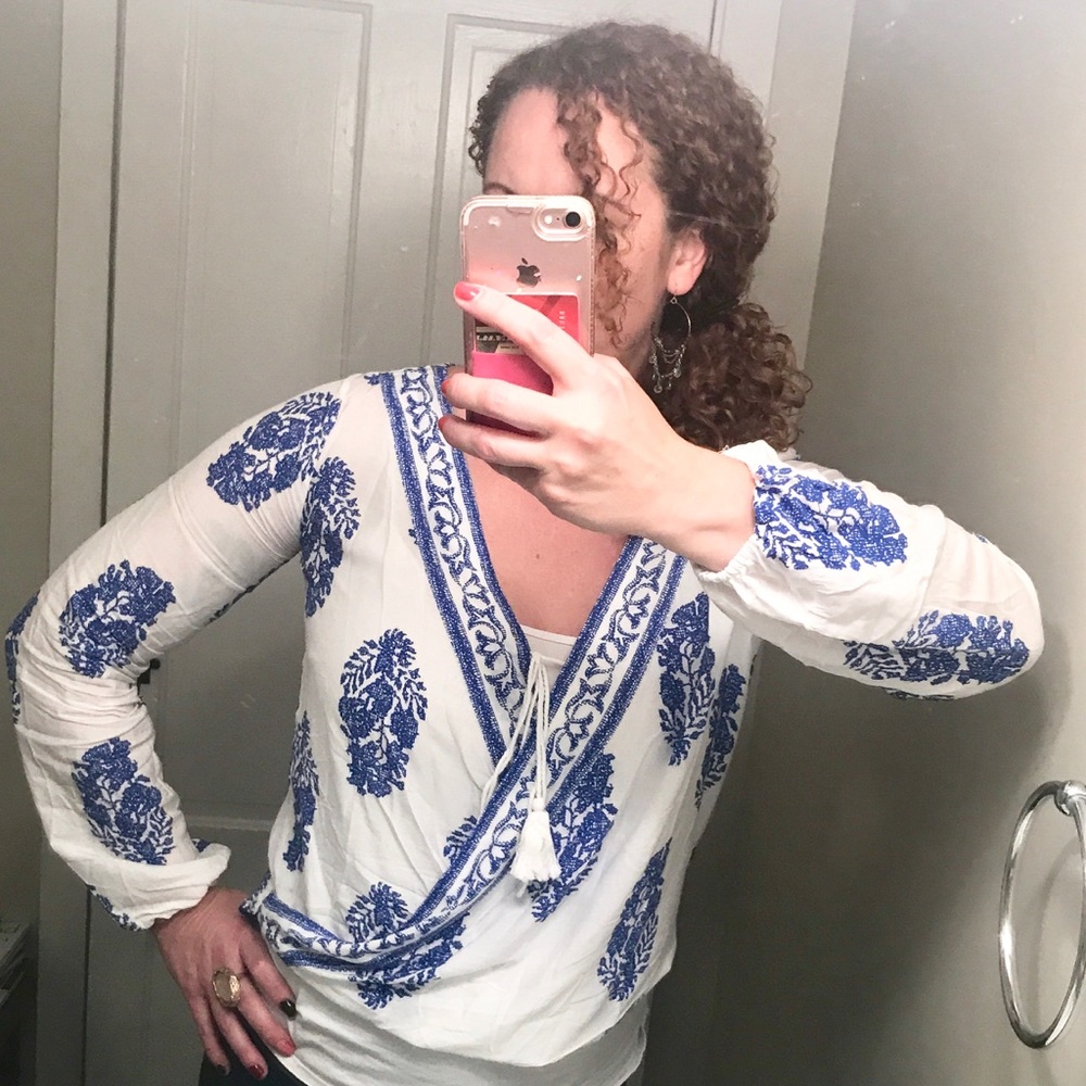 SOLD LOCALLY NWT Boho pullover tassel-tie wrap top - Picture 6 of 6