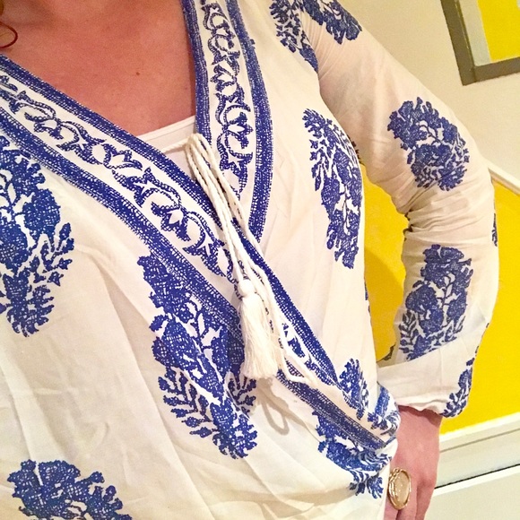 SOLD LOCALLY NWT Boho pullover tassel-tie wrap top - Picture 5 of 6