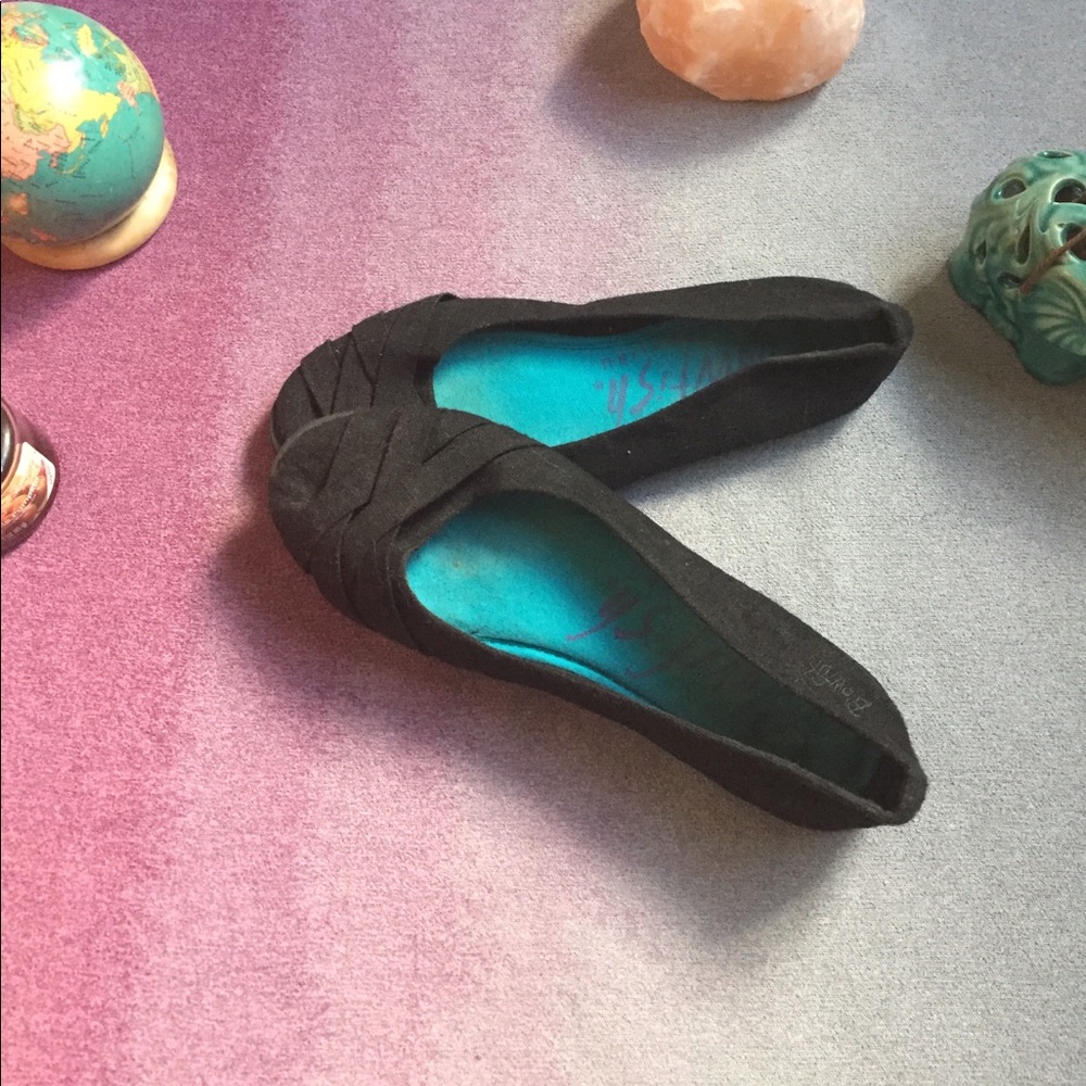Blowfish black slip on