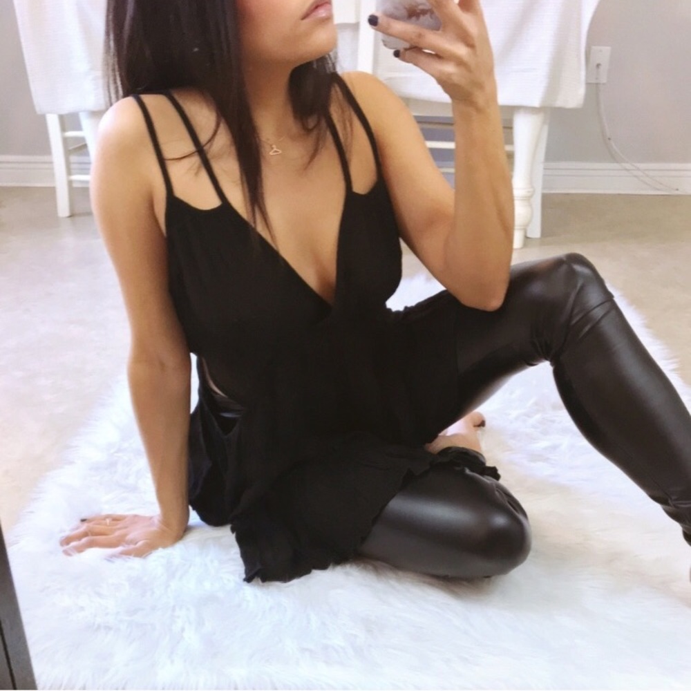 Black double strap cut out tunic top - Picture 2 of 5