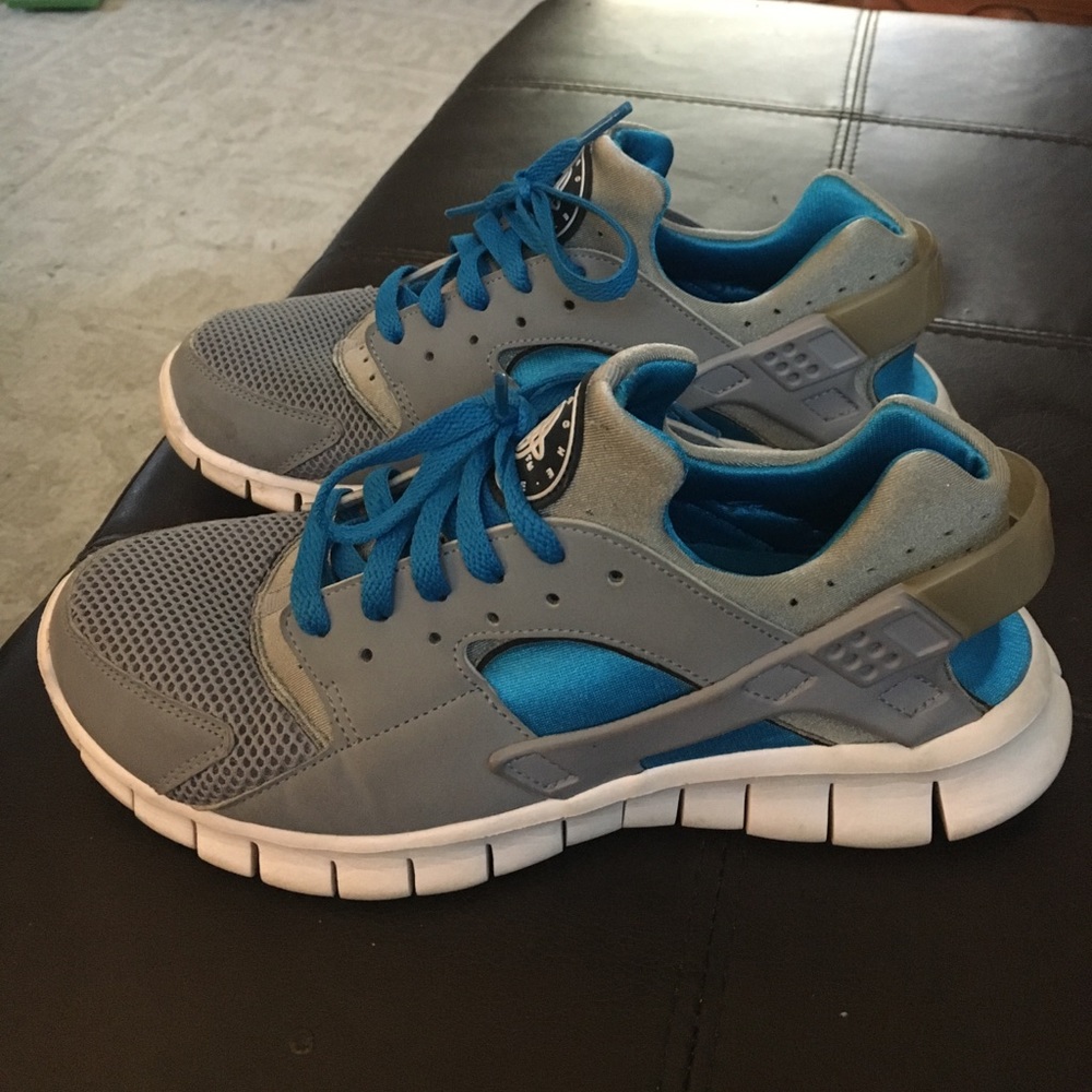 Nike Huaraches size 7 men/ size 9 women