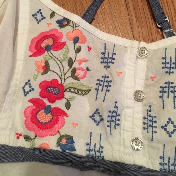 Worn once floral embroidered Abercrombie tank - Picture 2 of 6