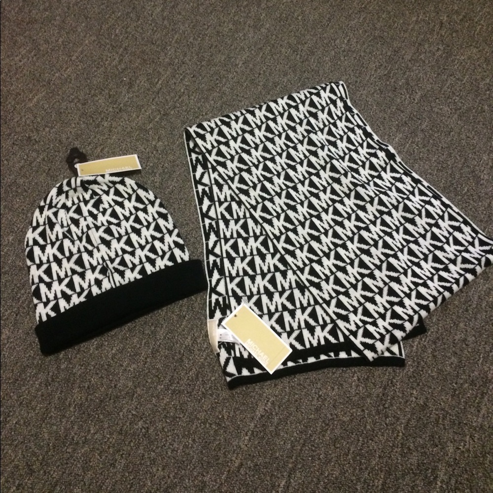 KORS Michael Kors hat and scarf set