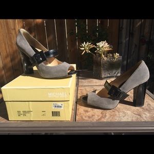 Michael Kors grey suede/ blk patent pump