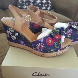 Clarks, Amelia Joyce, Navy Floral, Size 9