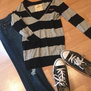 Gray and black striped V-neck sweater🖤