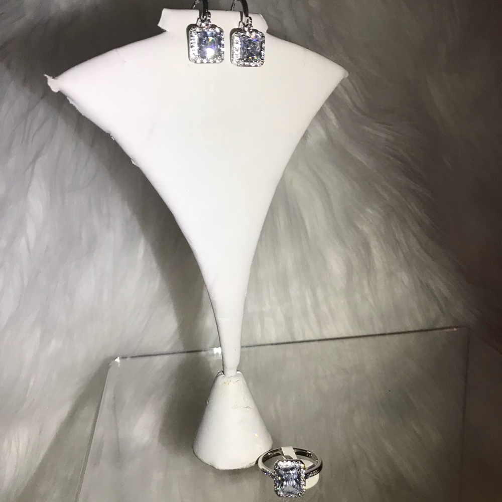 Gorgeous sparkling silver ring and earrings set - Picture 3 of 4