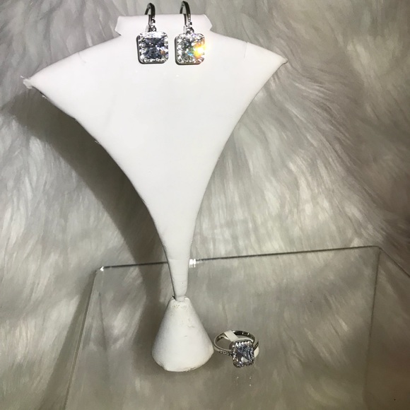 Gorgeous sparkling silver ring and earrings set - Picture 4 of 4