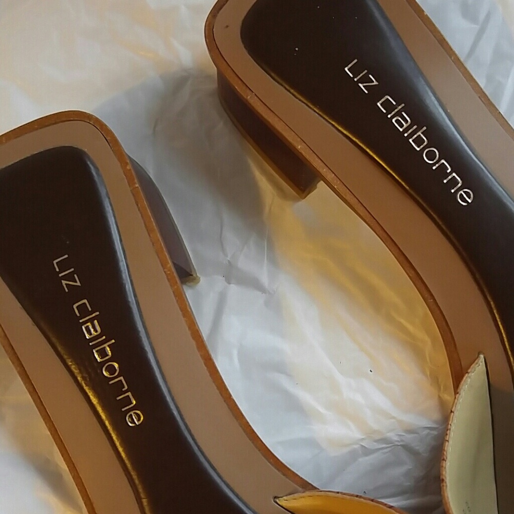 Shoes - Picture 7 of 8