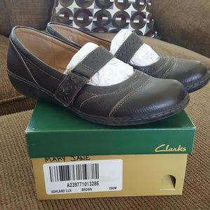 Clarks, Ashland Lux (Mary Jane), Brown, Size 9