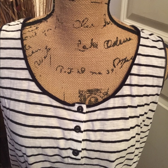 Top - Picture 2 of 3