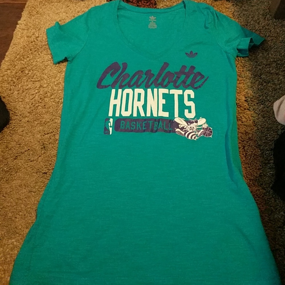 Charlotte hornets shirt like new Medium