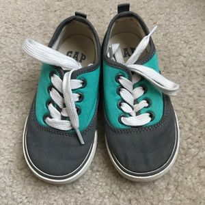 Gap teal and gray canvas shoes size 7 (run big)
