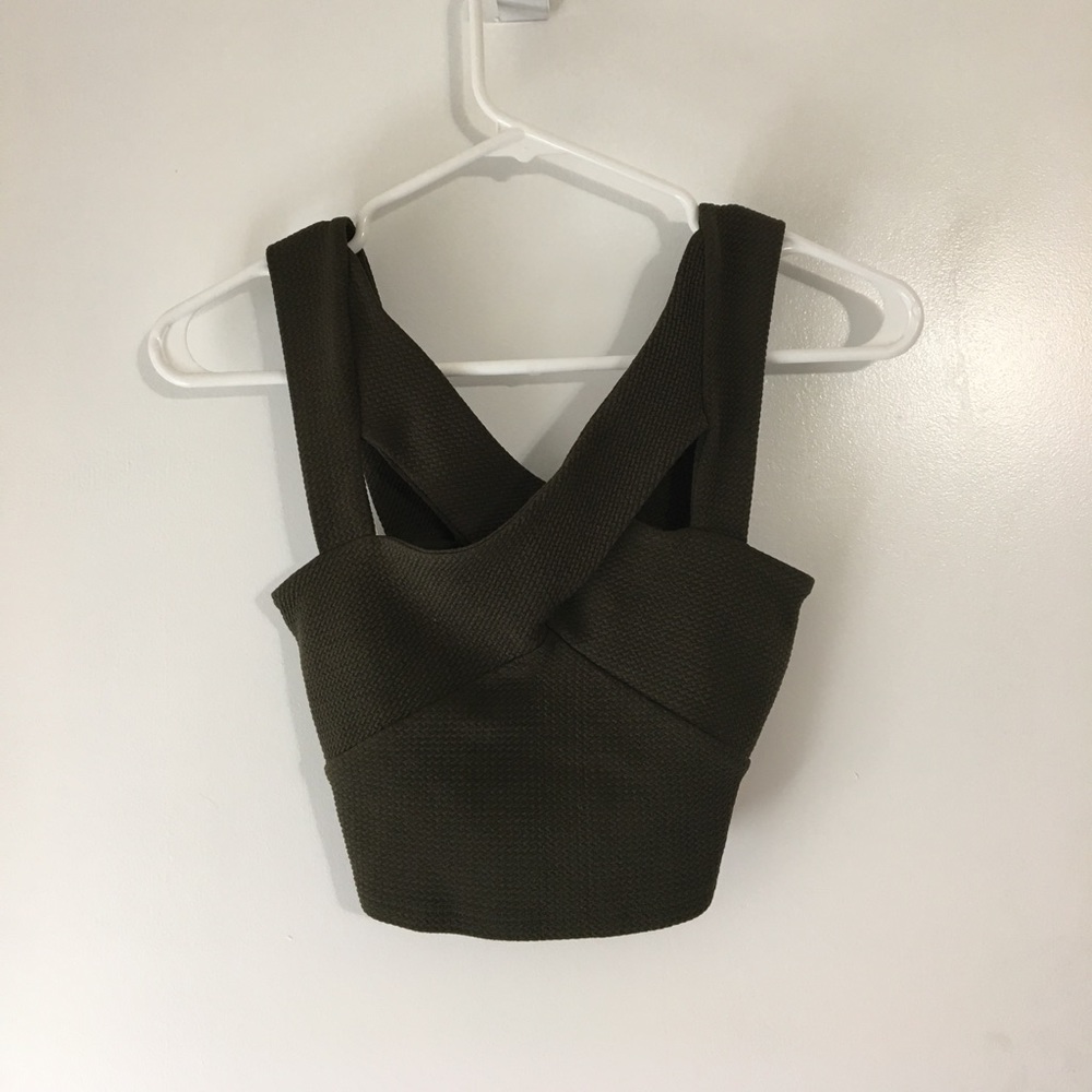 CROP TOP