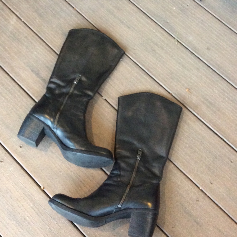 Nine West Leather black boots, 6.5 & 2.5 in. Heel.