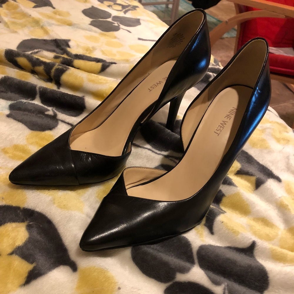 Ladies 9 west leather pumps