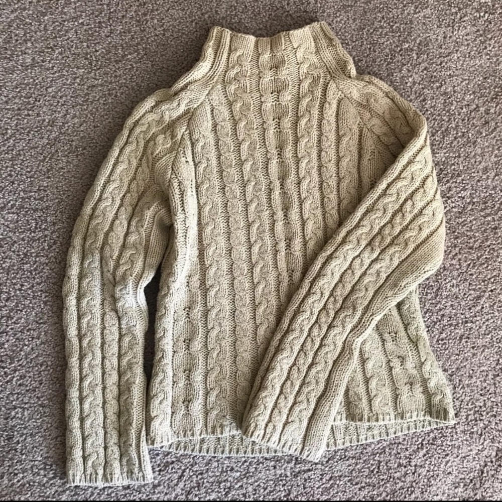 Old Navy cream sweater