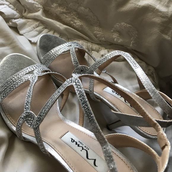 Like new heels - Picture 2 of 2