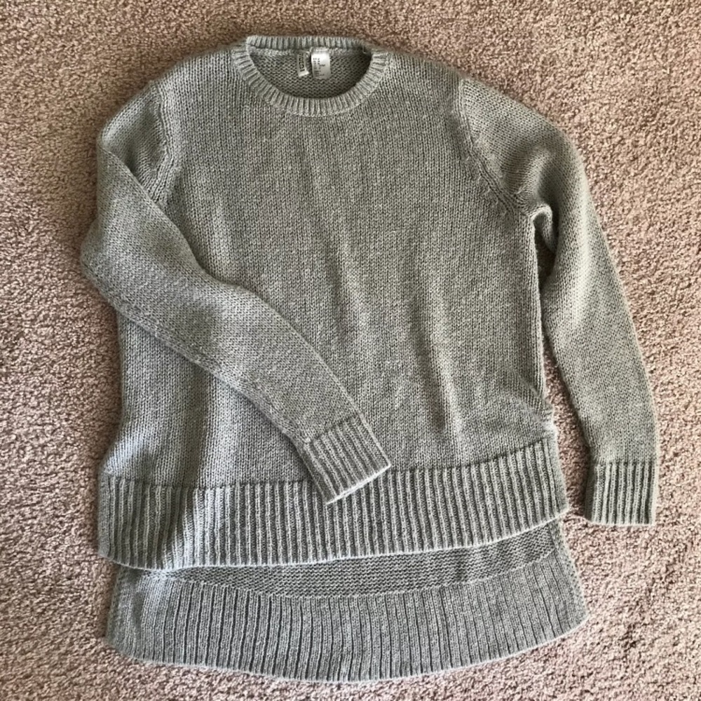 🎉SOLD ON MERCARI 🎉 H&M grey oversized sweater