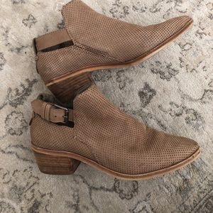 Dolce vita tan Kara Booties. Size 7 1/2